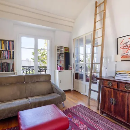 Veeve - The Library Loft Apartment *