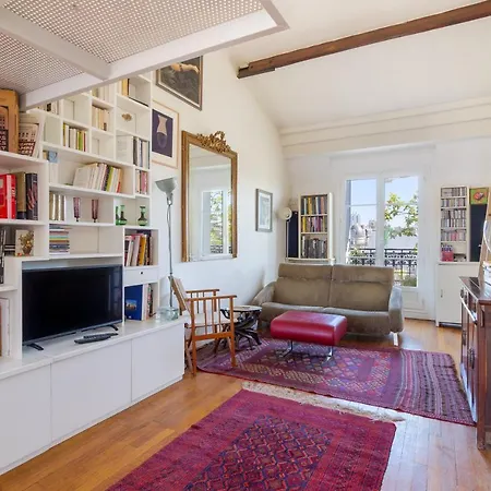 Veeve - The Library Loft *