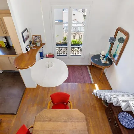 Veeve - The Library Loft Apartment